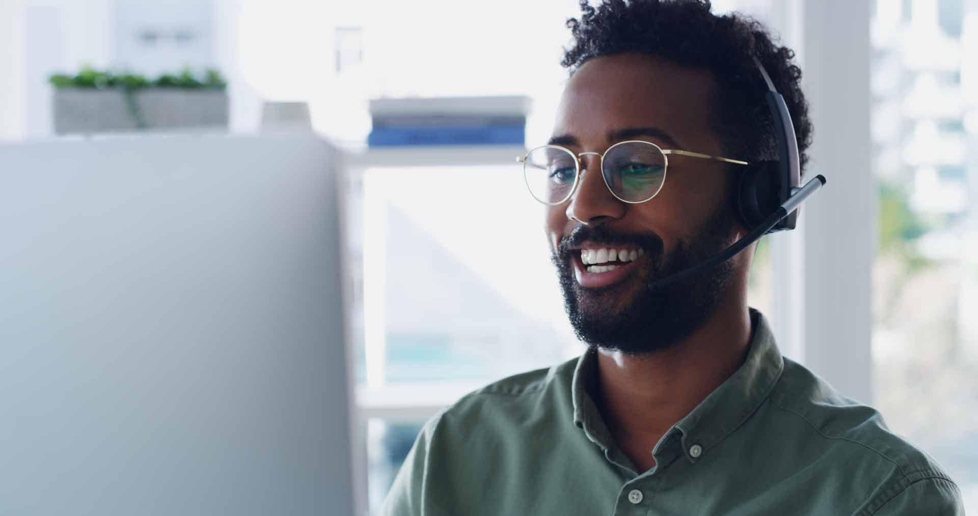 support_technician_at_computer_smiling